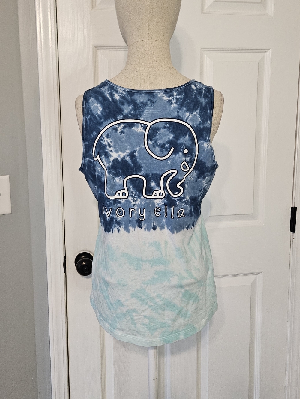 Ivory Ella Blue and Aqua Tie-Dye Pocket Tank - Picture 3 of 4
